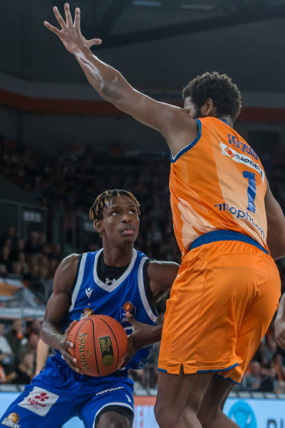 德甲：拜仁慕尼黑2比0击败沃尔夫斯堡